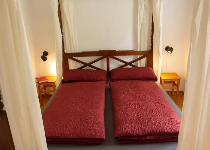 Herbergskirche Homestay *